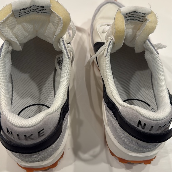 WOMEN'S NIKE WAFFLE DEBUT SNEAKERS
White, Gray and Black size 7 Good condition - Picture 4 of 5